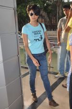 Gul Panag with Fatso stars sell tickets in PVR, Mumbai on 4th May 2012 (10).JPG